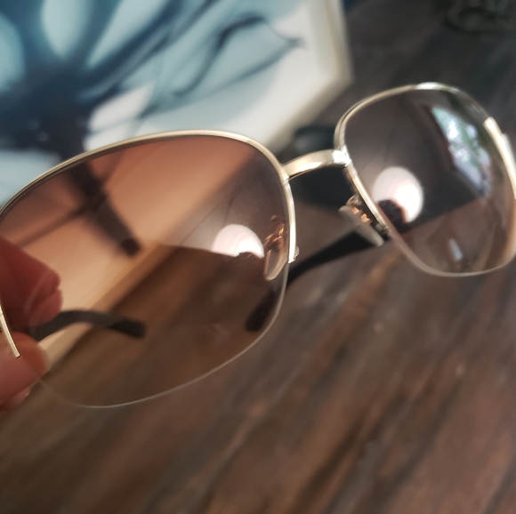 🛑SOLD LOCAL🛑 GUCCI SUNNIES - Picture 2 of 6